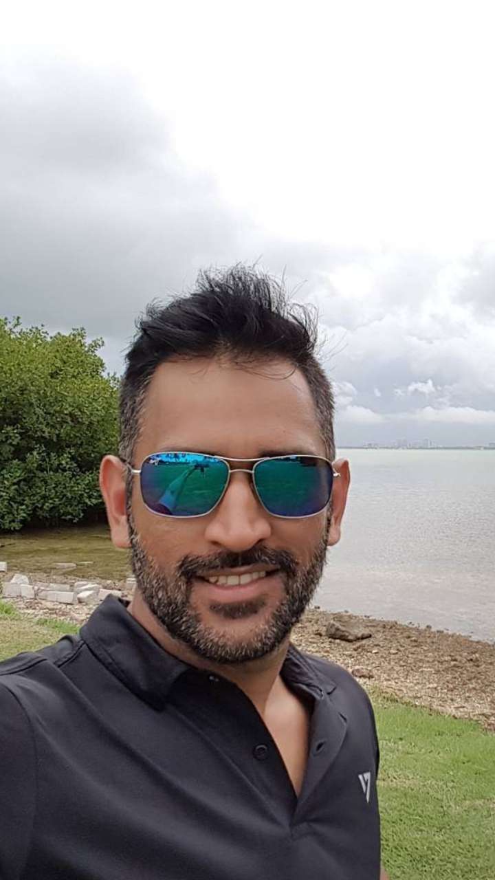 धोनी के पास हैं इन महंगी गाड़ियों का कलेक्शन