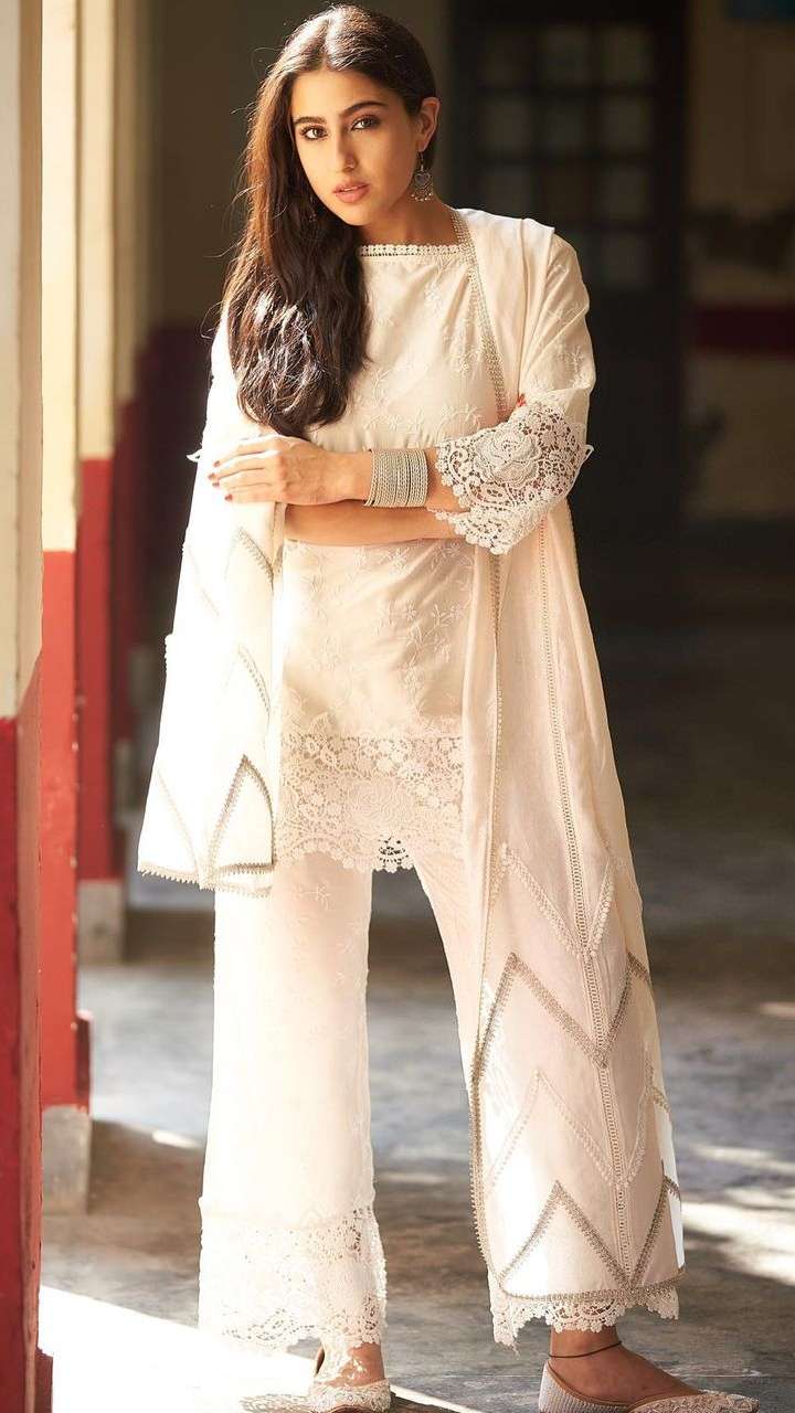 White Fancy Dress Pakistani 2024 | www.gemologytidbits.com
