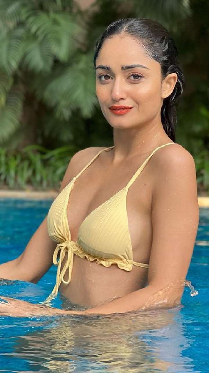 bold pic of tridha choudhury
