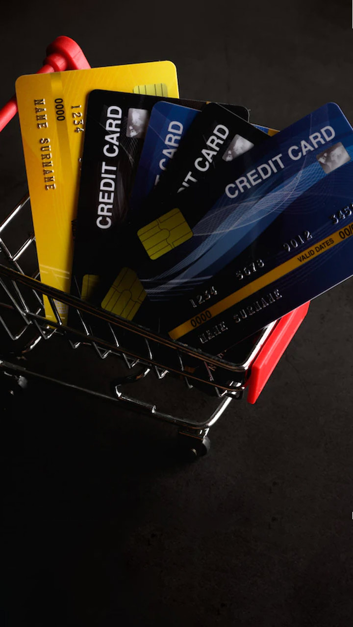 Credit Card लेने जा रहे हैं तो याद रखें ये 10 महत्वपूर्ण बातें