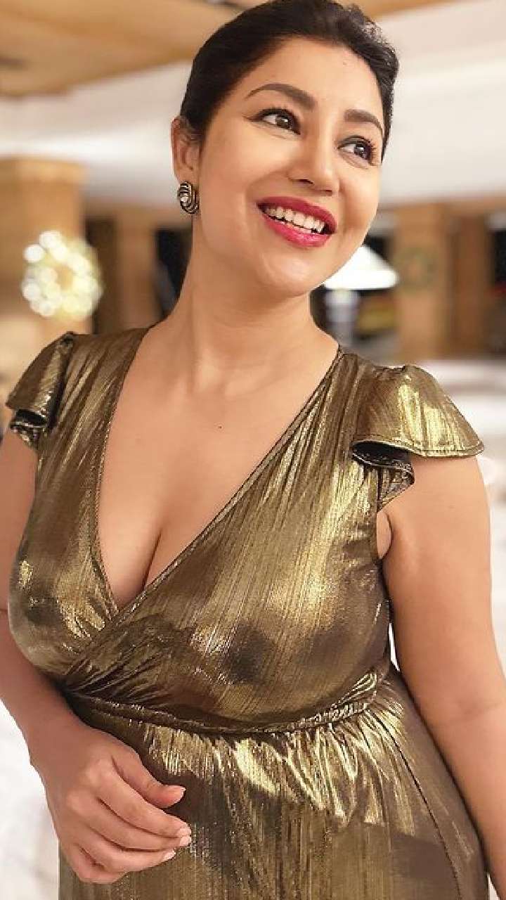 sexy and hot pic of debina bonnerjee
