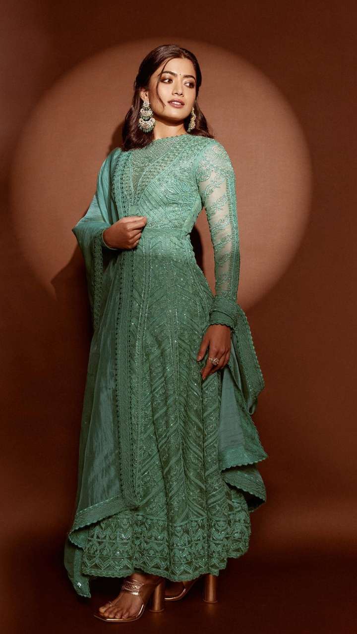 श्रीवल्ली Rashmika Mandanna के शानदार सूट लुक्स