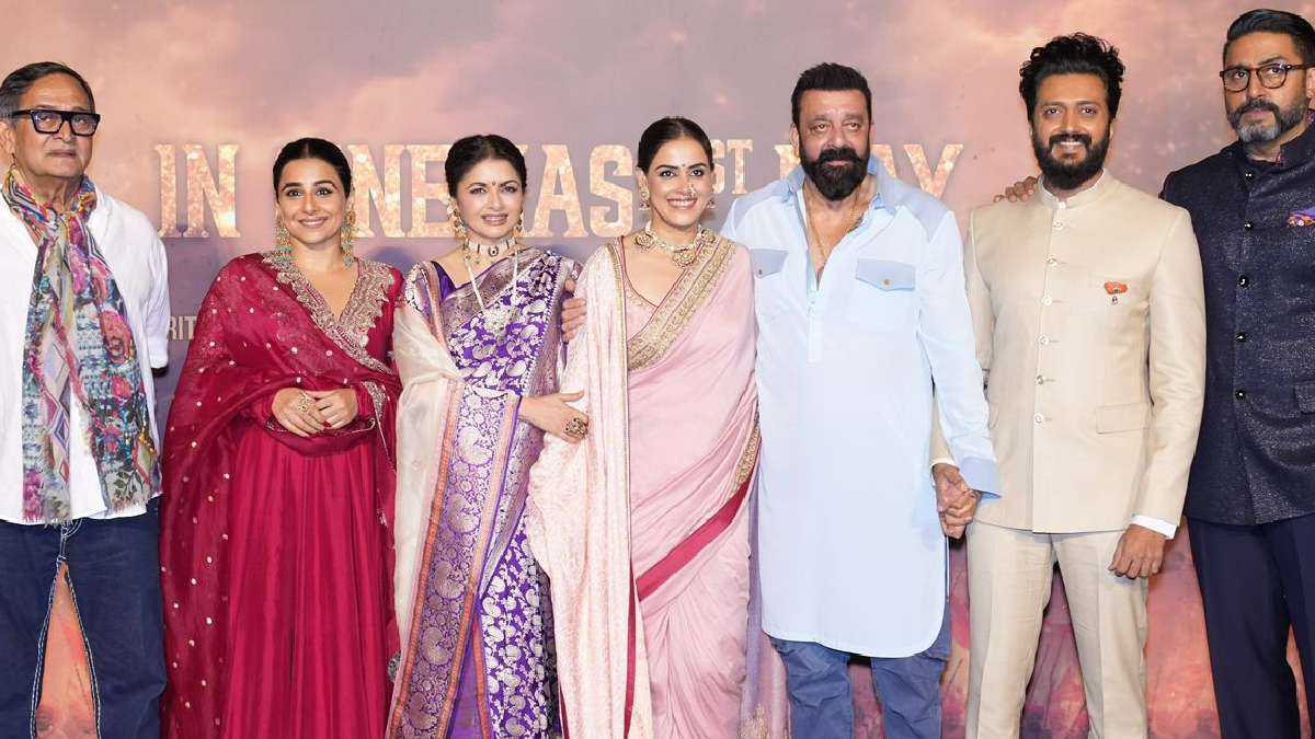 Raja Shivaji के ट्रेलर लॉन्च पर इमोशनल हुए रितेश देशमुख, जेनेलिया देशमुख की  आंखों में आए आंसू