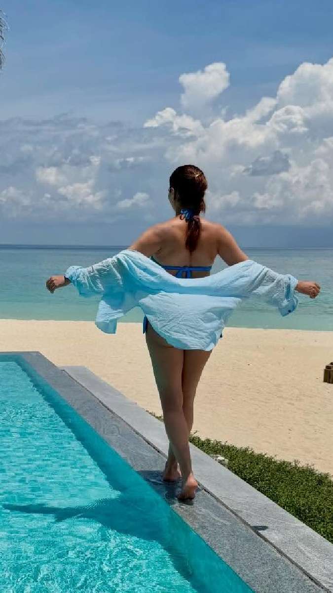 Rubina Dilaik ने बिकिनी में फ्लॉन्ट किया टोन्ड फिगर, पति और बच्चों संग मालदीव में कर रही एंजॉय