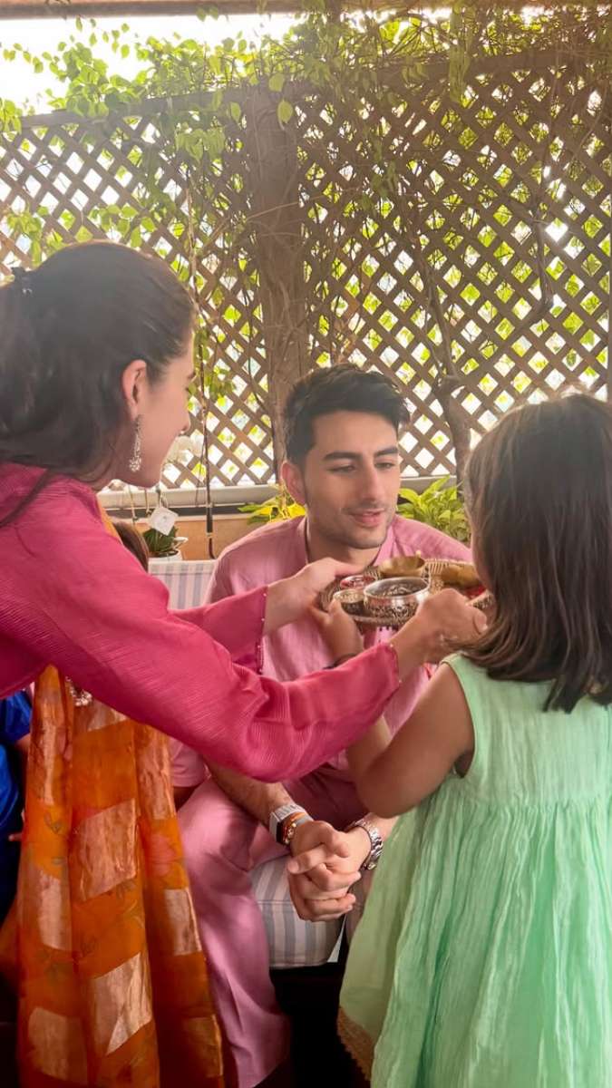Sara Ali Khan से लेकर अनन्या पांडे तक देखिए बॉलीवुड के सबसे खूबसूरत राखी मोमेंट्स