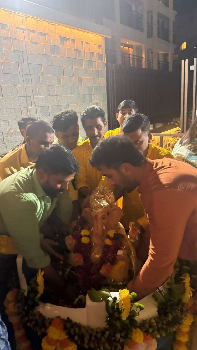 विसर्जन करते दिखे रणबीर