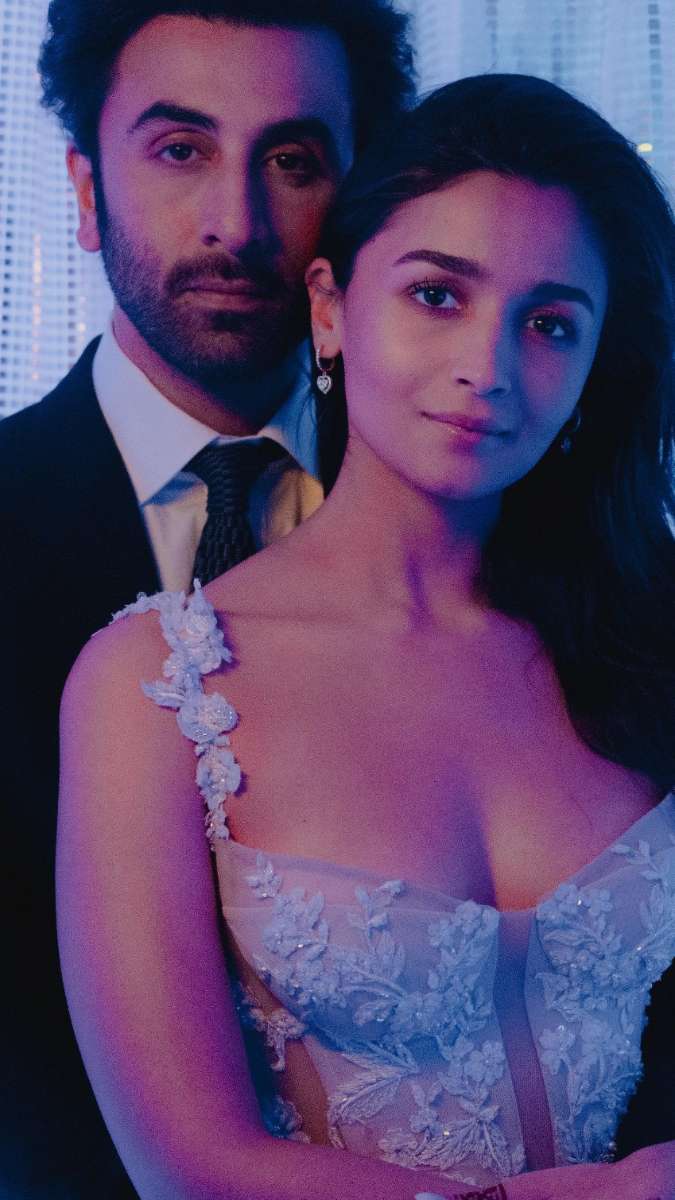 Alia Bhatt ने खास अंदाज में रणबीर कपूर को 44वें जन्मदिन की दी बधाई, शेयर की अनदेखी तस्वीरें Alia Bhatt ने खास अंदाज में रणबीर कपूर को 44वें जन्मदिन की दी बधाई, शेयर की अनदेखी तस्वीरें