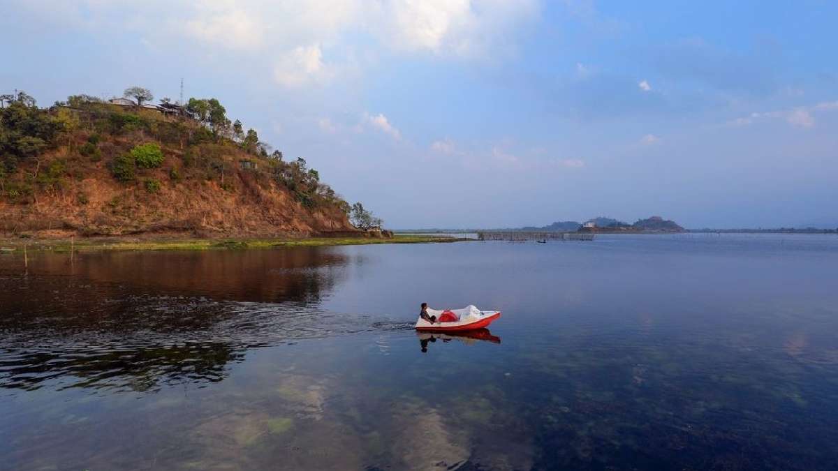 लोकतक झील में बसा नेशनल पार्क