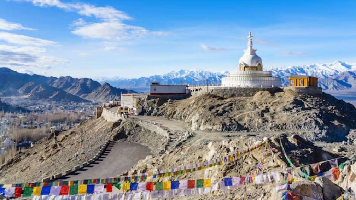 बौद्ध मठों की शांति का अनुभव