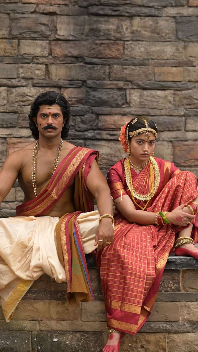 Ranabaali की सफलता से भावुक हुईं Rashmika Mandanna, पति विजय की तारीफ में कहा- मैं आपकी फैन हूं... Ranabaali की सफलता से भावुक हुईं Rashmika Mandanna, पति विजय की तारीफ में कहा- मैं आपकी फैन हूं...